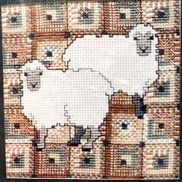 Bernat Counted Cross Stitch Kit "Quilted Sheep" (1984) - 5" x 5" without frame - Picture 3 of 7